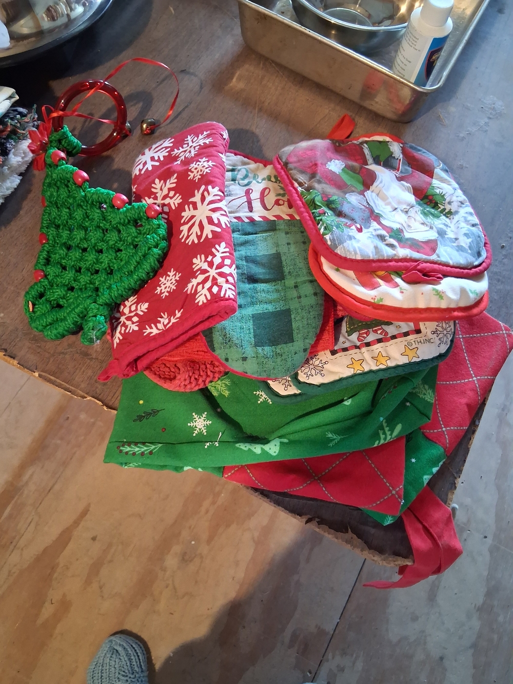 Holiday Kids Oven Mitts and Pot Holders Set - Red & Green